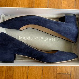 Classic Manolo Blahnik navy blue suede pumps size 9.5B